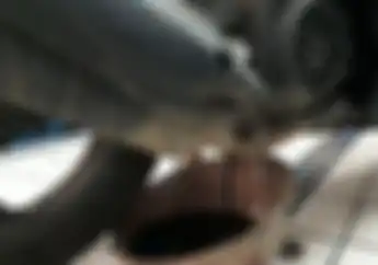 Enggak Sulit, Begini Cara Mengecek Kualitas Oli Mesin Motor yang Jarang Dipakai