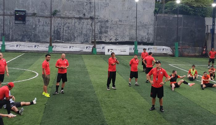 Suasana latihan Persija Jakarta yang dipimpin lima pelatih di Lapangan F7 Mini Soccer, Cilandak Jakarta Selatan, Sabtu (25/1/2020).