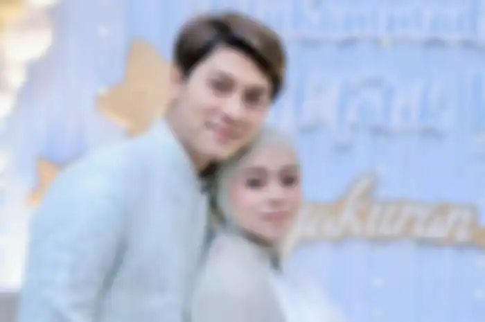 Lesty Kejora bersama Rizky Billar dan sang putra yang baru lahir