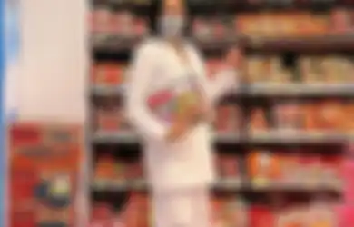 5 Ide Outfit White on White yang Kece Buat Foto OOTD. Modis Maksimal!