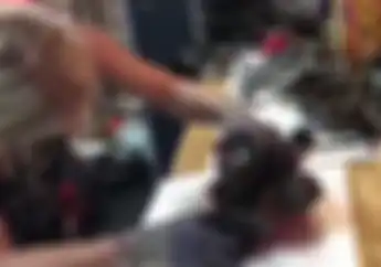 Neng Geulis Rambut Pirang Ini Jago Ngoprek Motor 2-tak Bro, Simak Videonya..