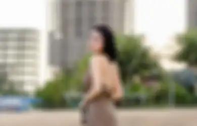 Ketiak Mulusnya Terekspos, Pose Seksi Pedangdut Ini Kenakan Crop Top di Dalam Mobil Jadi Sorotan