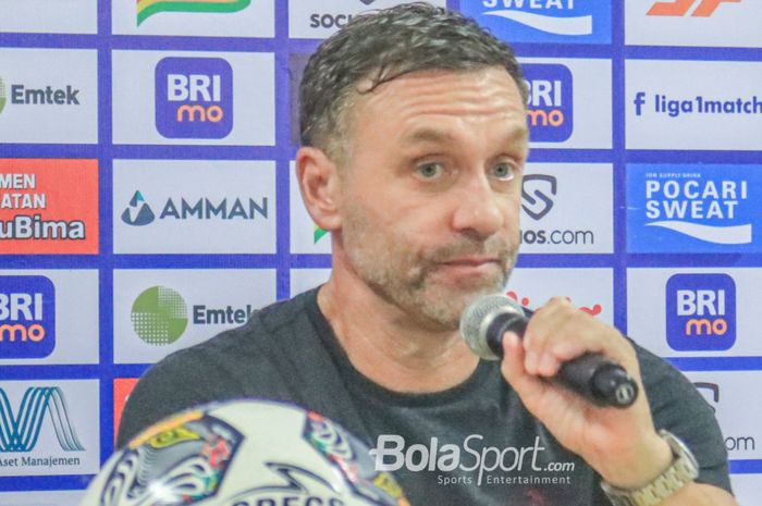 Pelatih Persija Jakarta, Thomas Doll, sedang memberikan keterangan kepada awak media setelah laga pekan ke-22 Liga 1 2022 di Stadion Patriot Candrabhaga, Bekasi, Jawa Barat, Jumat (3/2/2023).