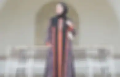 Santun, Tiru 5 OOTD Hijab Pakai Dress Motif yang Kekinian Ini, Yuk!
