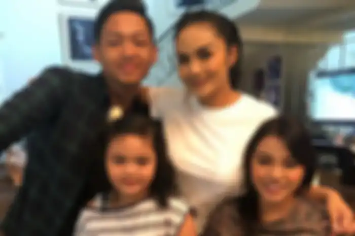 Deretan Tampilan Kompak Aurel Hermansyah dan Krisdayanti yang Curi Perhatian - Ulang Tahun Krisdayanti