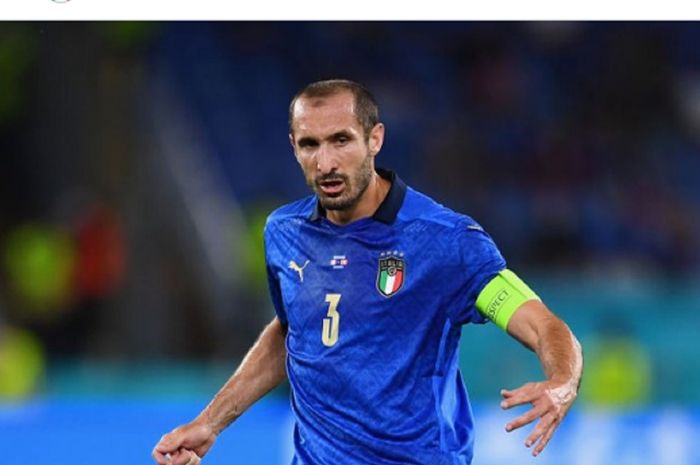 Kapten timnas Italia, Giorgio Chiellini, saat melawan timnas Swiss dalam matchday kedua Grup A EURO 2020 di Stadion Olimpico, Roma, Rabu (16/6/2021) waktu setempat atau Kamis pukul 02.00. 