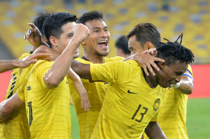 Para pemain timnas Malaysia berselebrasi saat mencetak gol ke gawang Thailand dalam lanjutan pertandingan Grup G kualifikasi Piala Dunia 2022 zona Asia di Stadion Nasional Bukit Jalil, Kuala Lumpur, Kamis (14/11/2019).