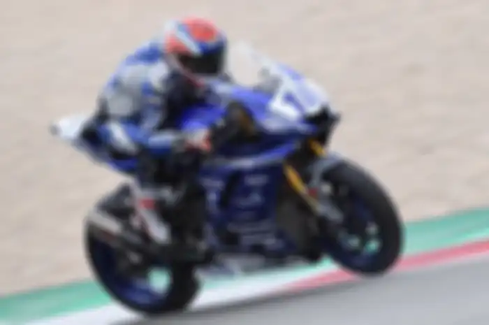 Jules Cluzel tampil di ajang balap motor dunia supersport 600 unik dengan pindah gigi pakai kaki kanan