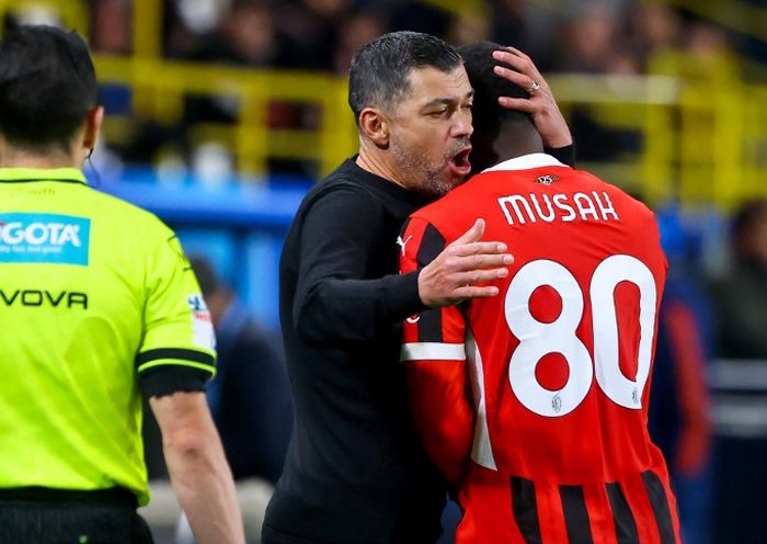 Pelatih AC Milan, Sergio Conceicao, di ambang pemecahan rekor bersejarah dalam final Coppa Italia melawan Bologna (14/5/2025).