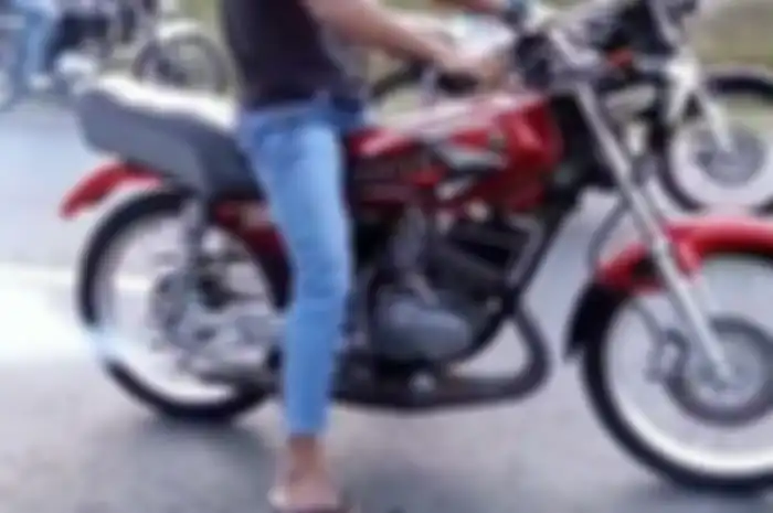 Motor 2-tak butuh perawatan khusus, seperti pada knalpotnya.