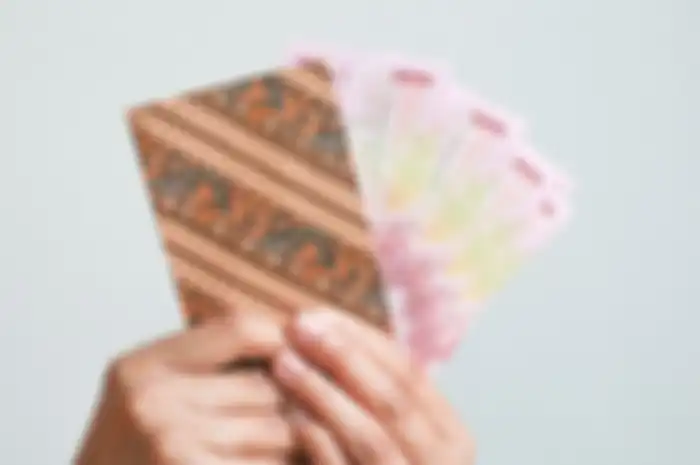 Ilustrasi kabar bagus untuk pemotor yang berstatus sebagai pekerja karena akan ada kenaikan upah minimum mulai tahun 2023.