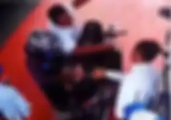 Brutal! Petugas Pom Bensin Diintimidasi dan Ditampar Bapak-bapak Gara-gara Premium, Pemotor Ketakutan
