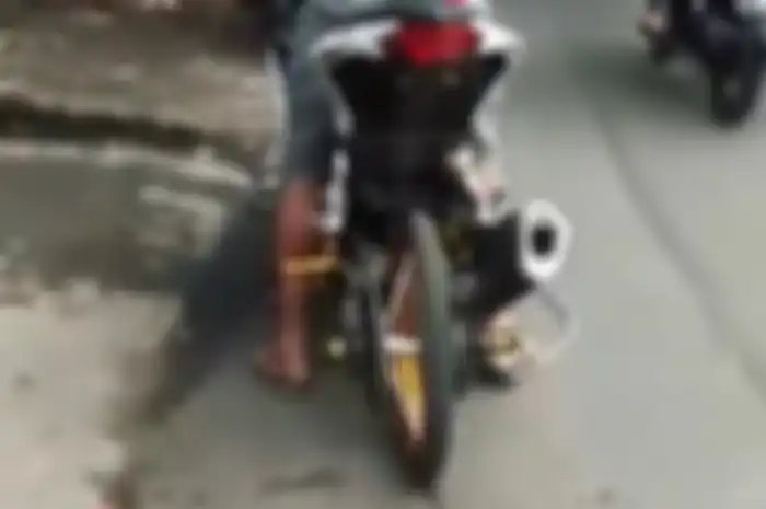 Ban yang dipakai kecil banget buat seukuran motor sport 250 cc