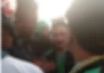 Jalanan Mendadak Ricuh, Wajah Driver Ojol Berdarah Dipukul Pengendara Mobil, Masalah Sepele