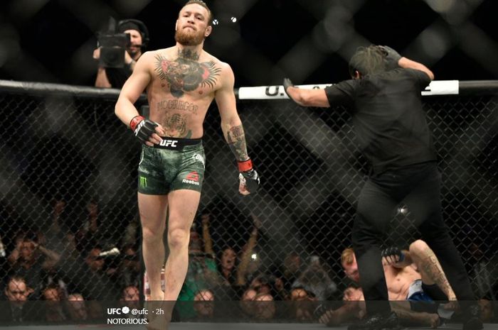 Aksi Conor McGregor saat melawan Donald Cerrone pada UFC 246, Minggu (19/1/2020)