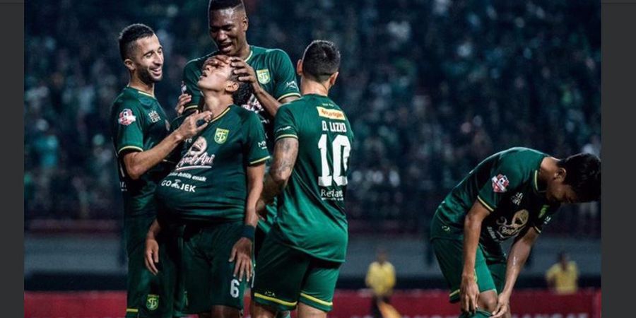 Persebaya Surabaya Ungguli Persib Bandung pada Babak Pertama