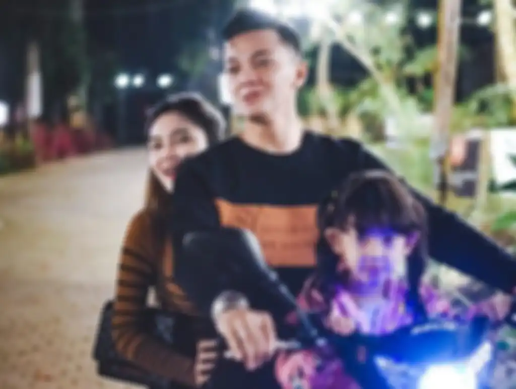 Pasangan Dory Harsa dan Nella Kharisma 