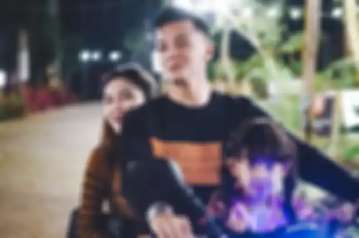 Pasangan Dory Harsa dan Nella Kharisma 