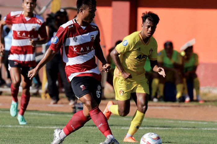 Suasana pertandingan antara Madura United melawan Persik Kediri.