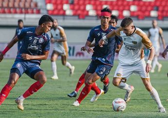 Hasil Liga 1 - Diwarnai Kucuran Darah hingga Kartu Merah, Arema FC Sukses Petik Kemenangan Kelima