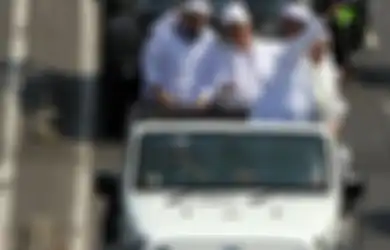 Berbeda dengan Habib Rizieq yang Punya 3 Mobil Mewah, Ulama Keturunan Rasul Ini Cuma Pakai Sepeda Hingga Pemakamannya Dihadiri Ratusan Ribu Warga