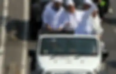 Berbeda dengan Habib Rizieq yang Punya 3 Mobil Mewah, Ulama Keturunan Rasul Ini Cuma Pakai Sepeda Hingga Pemakamannya Dihadiri Ratusan Ribu Warga