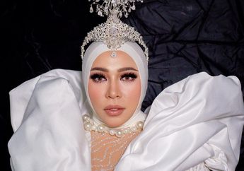 Gemar Tampil Mengenakan Pakaian Unik, Intip Pemotretan Melly Goeslaw Saat Kenakan Gaun Megah Bak Ratu dari Negeri Dongeng