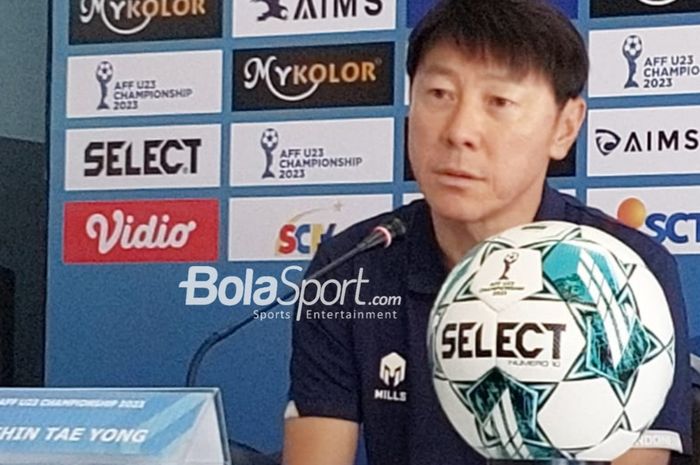 Pelatih timnas U-23 Indonesia, Shin Tae-yong di konferensi pers jelang laga semifinal Piala AFF U-23 2023 melawan Thailand di Rayong Provincial Stadium, Rabu (23/8/2023).