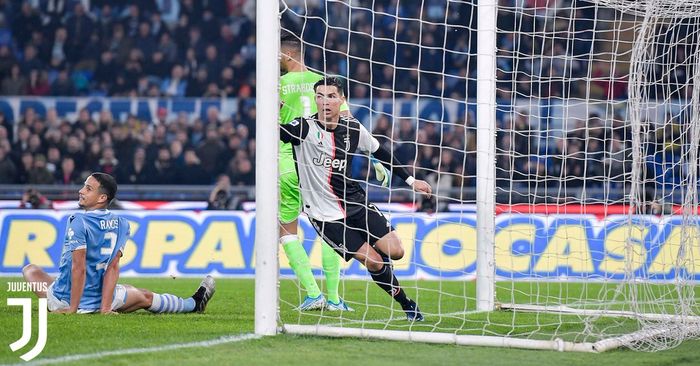 Megabintang Juventus, Cristiano Ronaldo, merayakan golnya dalam laga Liga Italia melawan Lazio di Stadion Olimpico, Sabtu (7/12/2019).