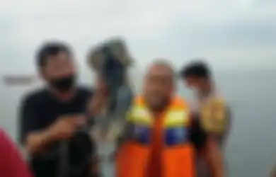 Detik-detik Jatuhnya Pesawat Sriwijaya Air Dibeberkan Nelayan Setempat, Terlihat Kobaran Api di Langit Sebelum Meledak dan Potongan Tubuh Manusia Jatuh Berceceran ke Laut