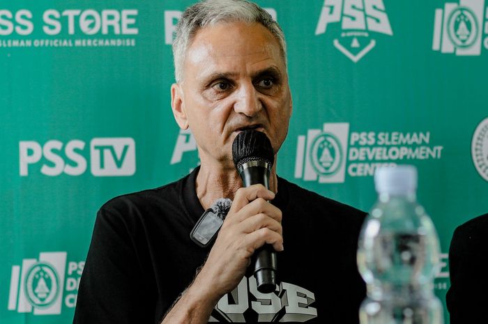 Pelatih PSS Sleman, Marian Mihail keluhkan masalah komunikasi nggak nyambung dengan pemainnya.