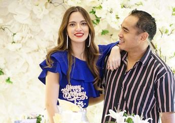 Dikenal Tajir Melintir hingga Miliki Gurita Bisnis Berjibun, Ardi Bakrie Tak Malu Ngemper Sembari Makan Es Krim di Pinggir Jalan Tanpa Nia Ramadhani: Tadi Sore Sempat Ngajak Mikha, Naka sama Gika