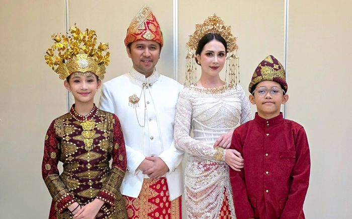 Arumi Bachsin dapat hadiah kambing usai menang baju adat terbaik di HUT ke-80 RI, intip penampakannya!