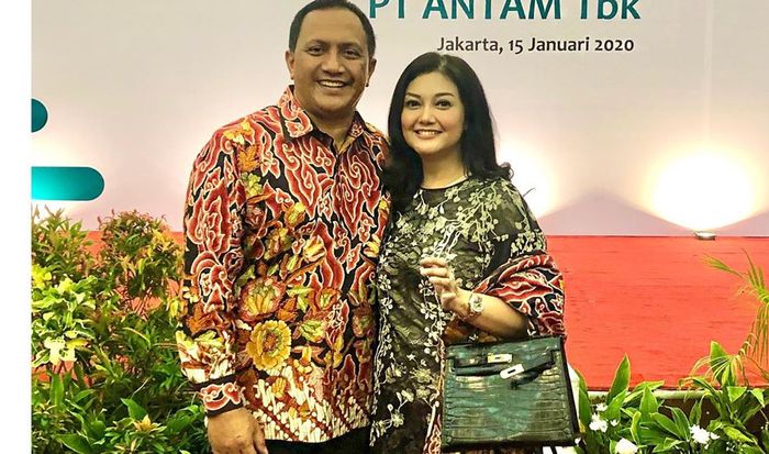 Bella Saphira dan sang suami