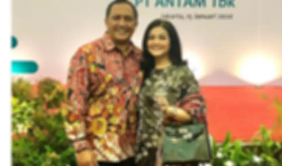Bella Saphira dan sang suami