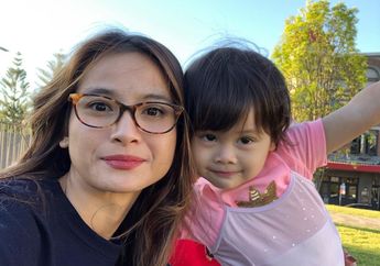 Berpelukan Mesra dengan sang Ibu di Dapur, Ternyata Arti Nama Anak Acha Septriasa yang Ditemukan Lewat Mimpi ini Memiliki Makna Sumber Kekuatan dan Kental dengan Kesan Seni