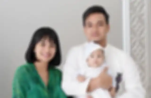 Vanessa Angel bersama suami dan anaknya