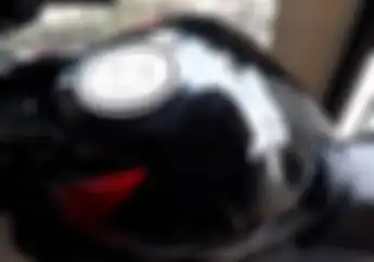 Enggak Usah Dicat Ulang, Baret di Tangki Motor Bisa Hilang Pakai Cara Ini