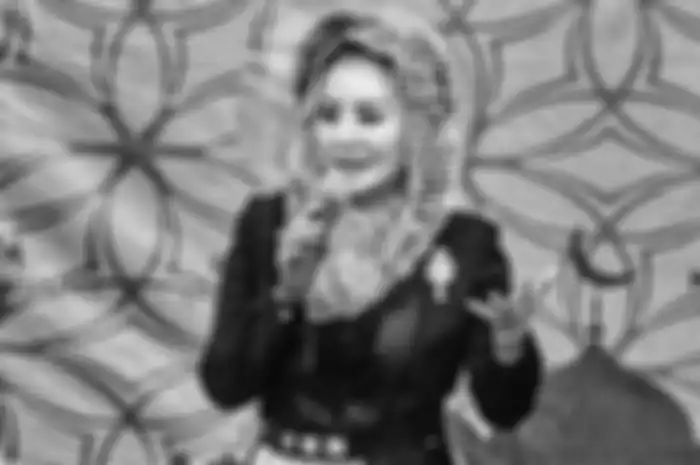 Buntuti Suami Niat Hati Pergoki Perselingkuhan, Pedangdut Ini Malah Ditabrak dan Terseret Mobil Suaminya Hingga Alami Lebam, Baru 3 Bulan Nikah Langsung Minta Cerai