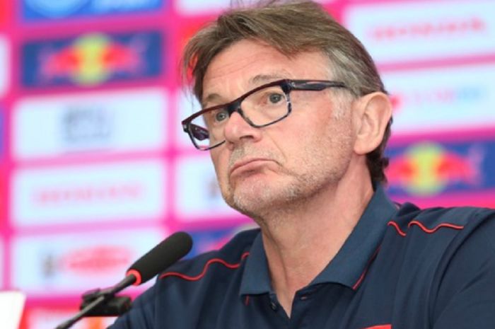 Pelatih Timnas Vietnam Philippe Troussier.