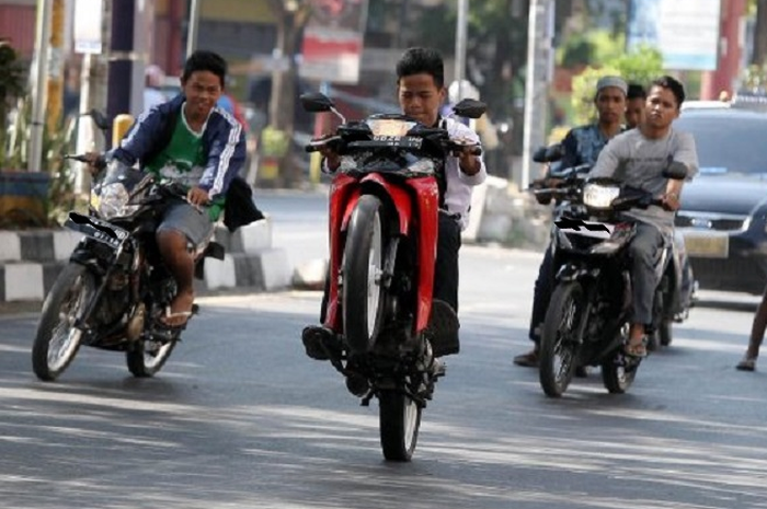 Praktisi safety riding bilang begini soal pemotor yang sering ngebut saat jalanan sepi.