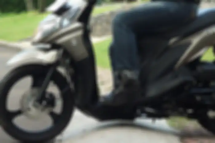 Polisi tidur kadang bikin jengkel pengendara.