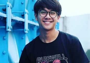 Asyik Nikmati Hidangan Ramen, Iqbaal Ramadhan Makan Semangkuk Berdua Bareng Bule Cantik