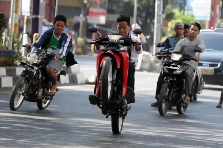 Klasik Banget, Polisi Bilang Begini Alasan Pemotor Gak Pakai Helm