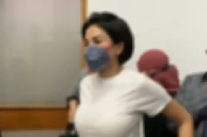 Nikita Mirzani ditangkap polisi dan diperiksa selama 24 jam akhirnya diperbolehkan pulang dan wajib lapor.