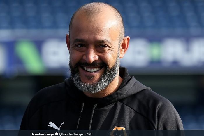 Eks anak buah Jose Mourinho, Nuno Espirito Santo, dinilai lebih layak untuk menggantikan Ole Gunnar Solskjaer sebagai pelatih Manchester United.