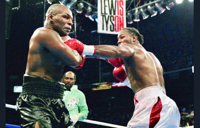 Pertarungan Mike Tyson (kiri) vs Lennox Lewis (kanan) terjadi pada 8 Juni 2002. Dalam duel itu, Lewis menjadi pemenang atas Tyson.