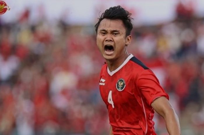 Pemain timnas U-22 Indonesia, Komang Teguh mencetak gol ke gawang Vietnam pada laga semifinal SEA Games 2023.