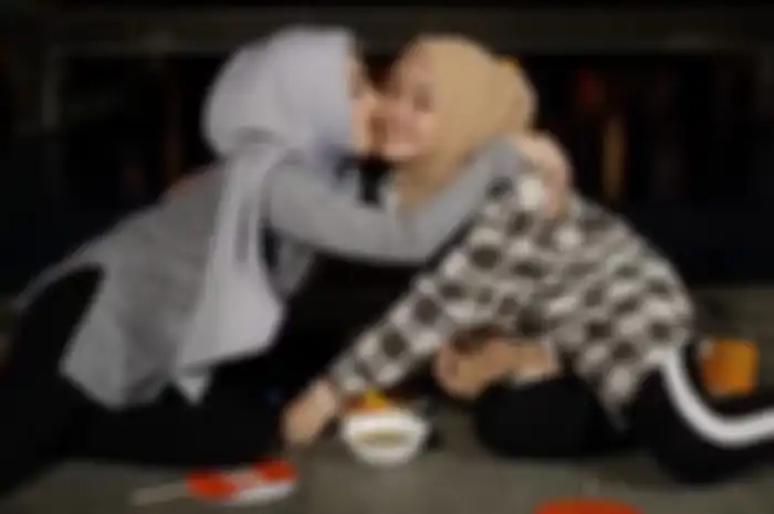 Putri Delina dan Nathalie Holscher