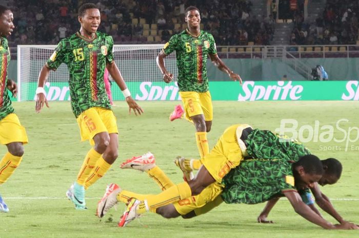 Selebrasi gol Timnas U-17 Mali, Ibrahim Diarra, saat menghadapi Argentina pada babak pertama perebutan peringkat ketiga Piala Dunia U-17 2023 di Stadion Manahan, Surakarta, Jumat (1/12/2023).